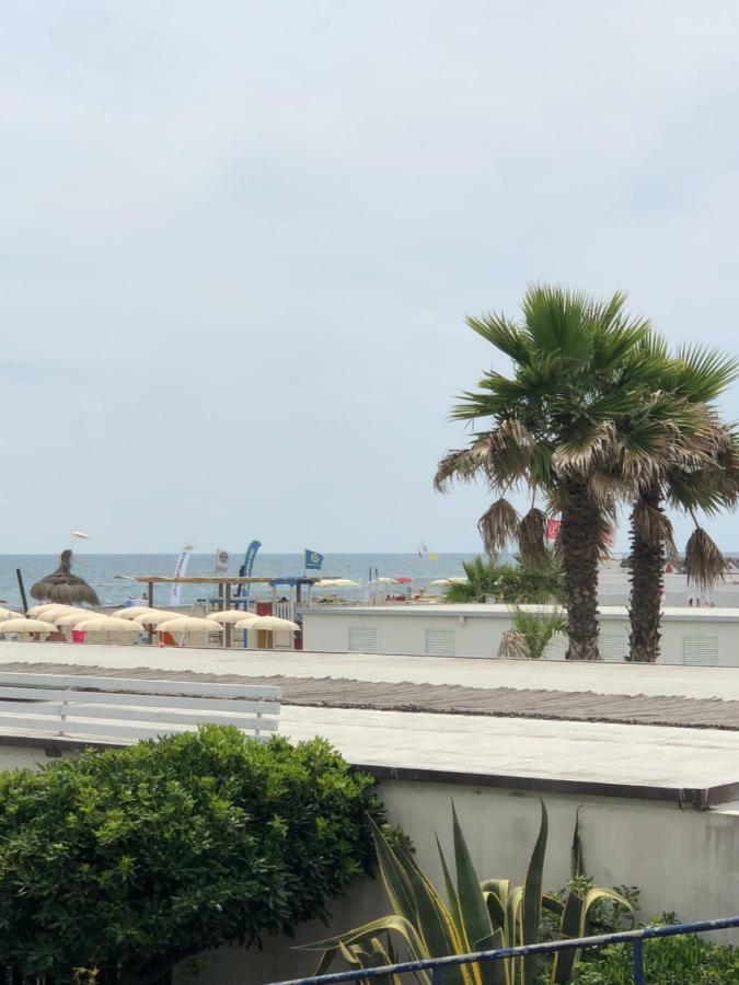 Sea Of ​​Rome Near The Center Of The Eternal City! Lido di Ostia Exteriör bild
